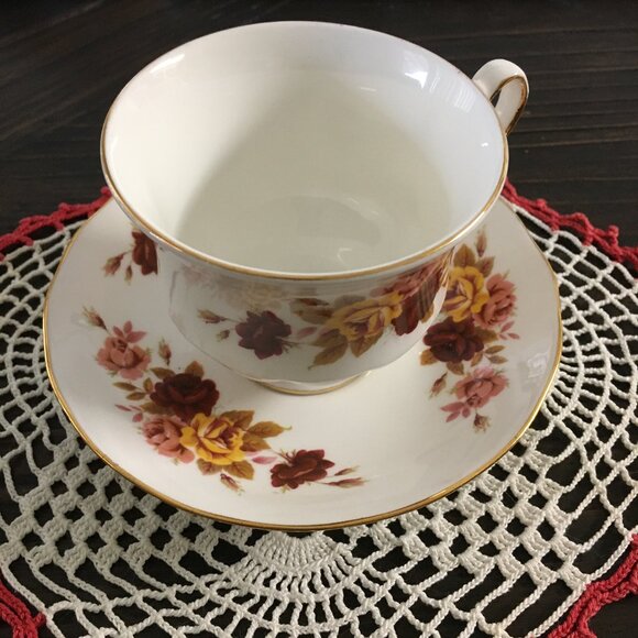 Queen Anne England White Porcelain Tricolour Rose Teacup & Saucer - Picture 10 of 10